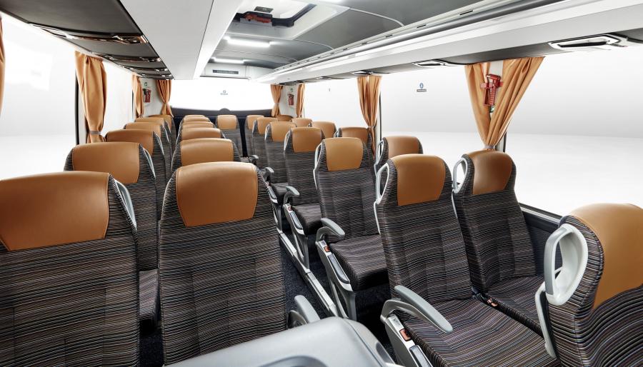 Интерьер Mercedes-Benz Tourismo RHD 2017 года  (фото 19 из 29)
